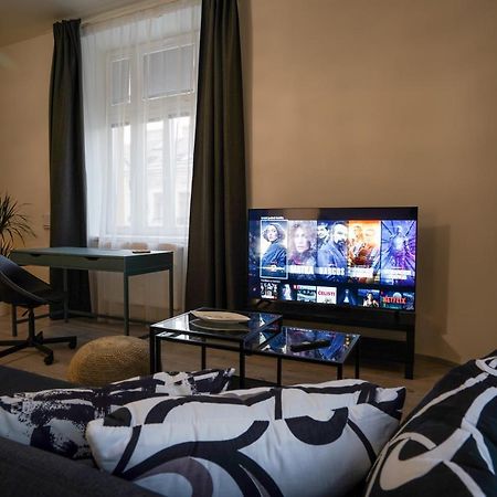 Lucy'S Apartments 奥洛穆茨 外观 照片