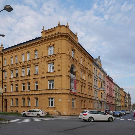 Lucy'S Apartments 奥洛穆茨 外观 照片