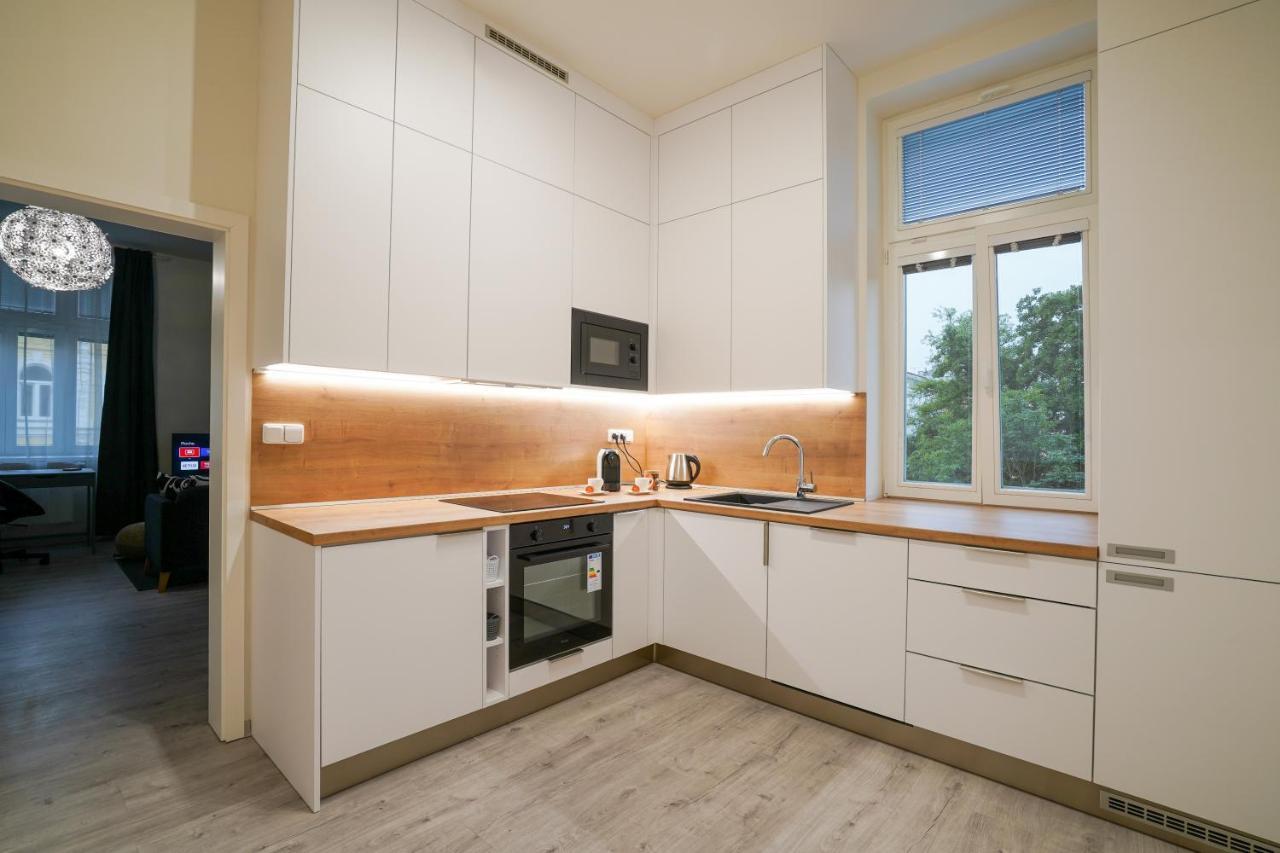 Lucy'S Apartments 奥洛穆茨 外观 照片