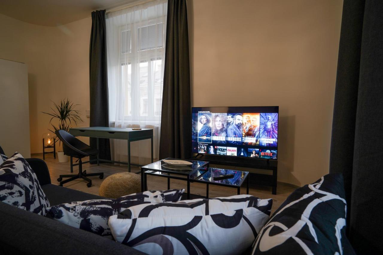 Lucy'S Apartments 奥洛穆茨 外观 照片