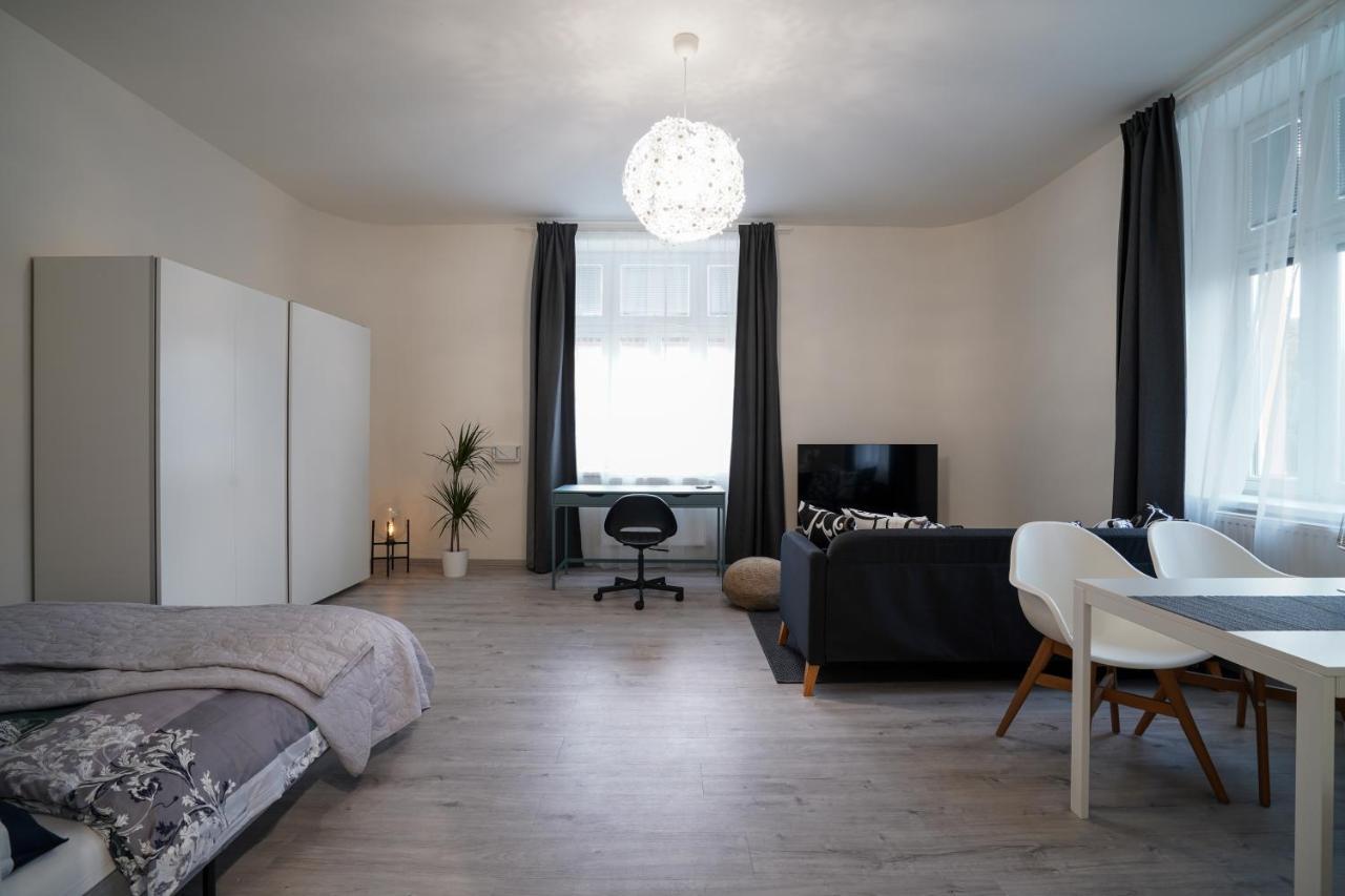 Lucy'S Apartments 奥洛穆茨 外观 照片
